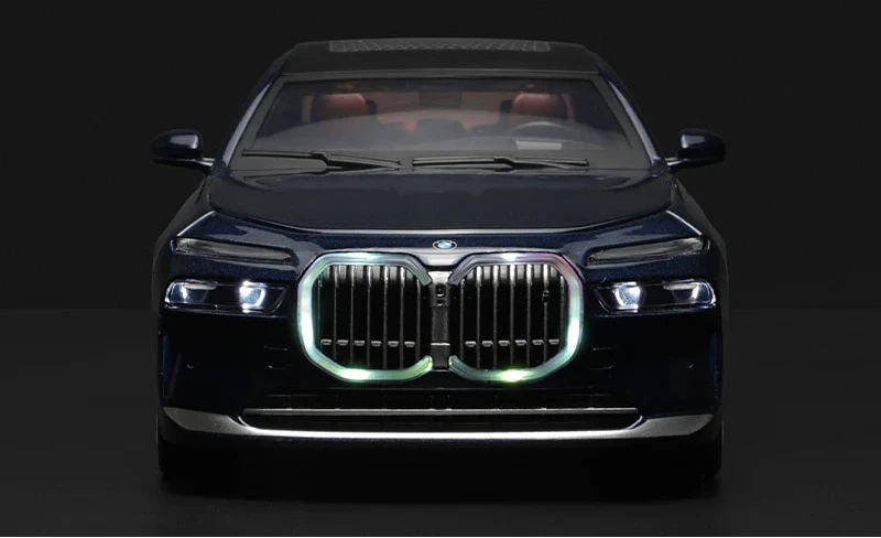 Model BMW i7 G70 1:24