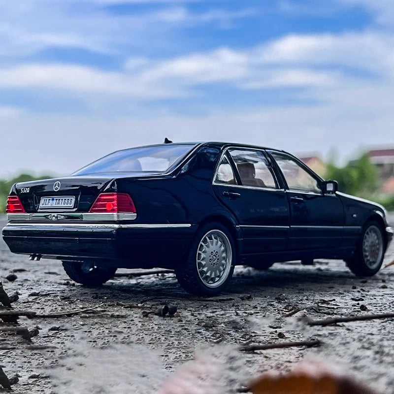 Model Mercedes-Benz W140 320SEL 1:24