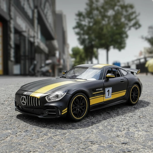 Model Mercedes Benz AMG GTR 1:24