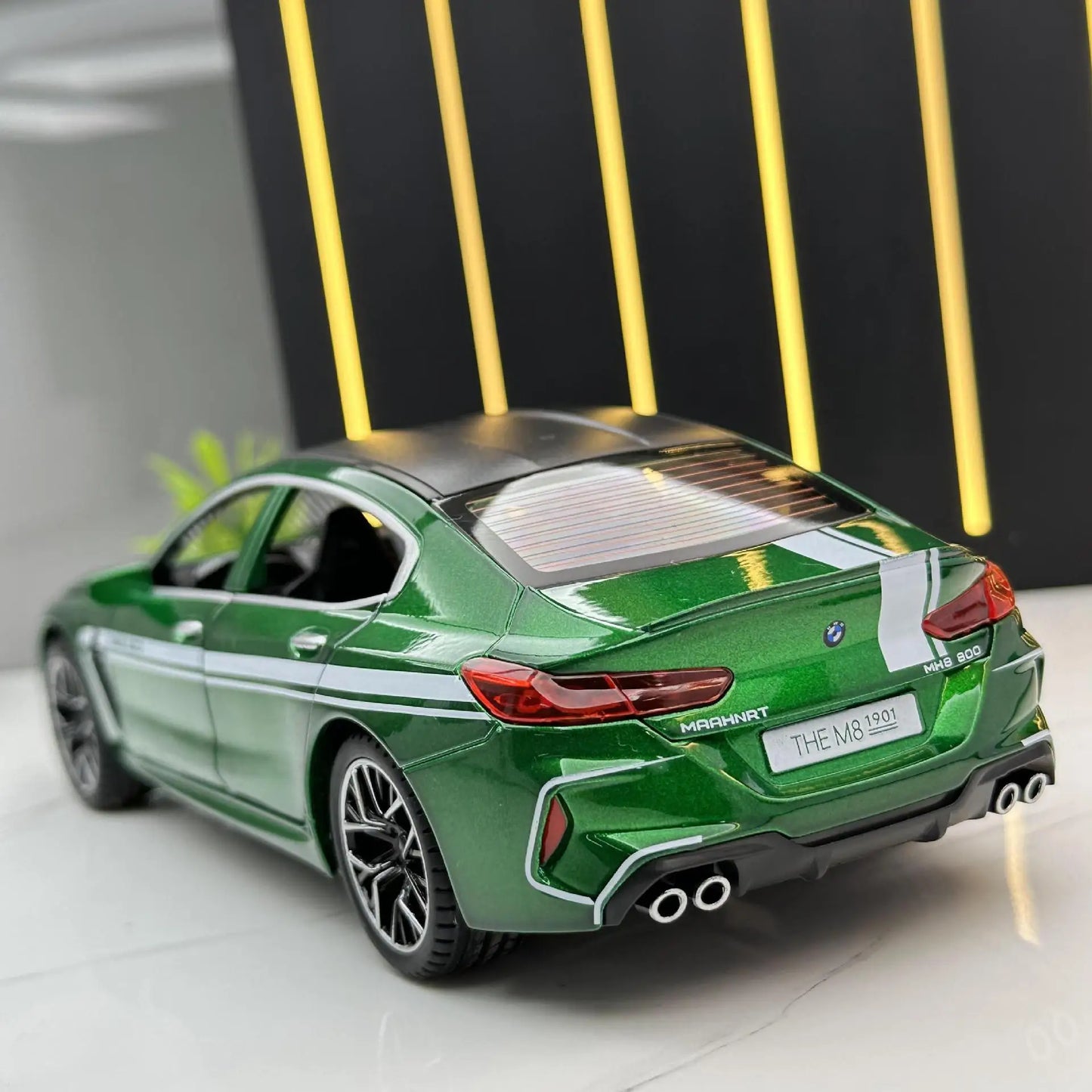 Model BMW M8 Manhart 1:24