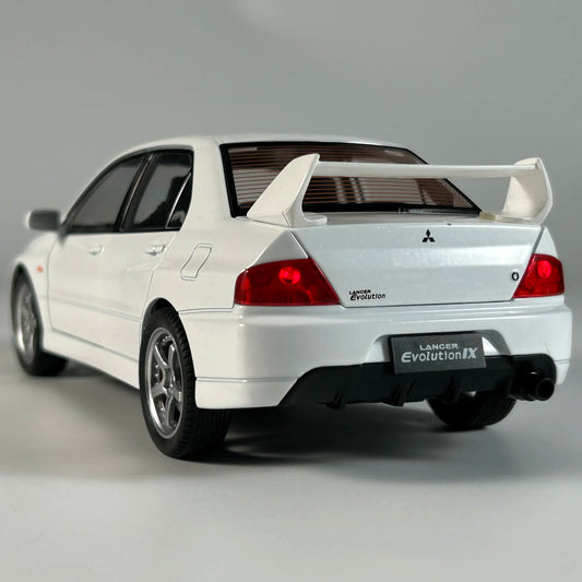 Mitsubishi Lancer Evolution IX 1:24 – kultowy JDM model kolekcjonerski z LED