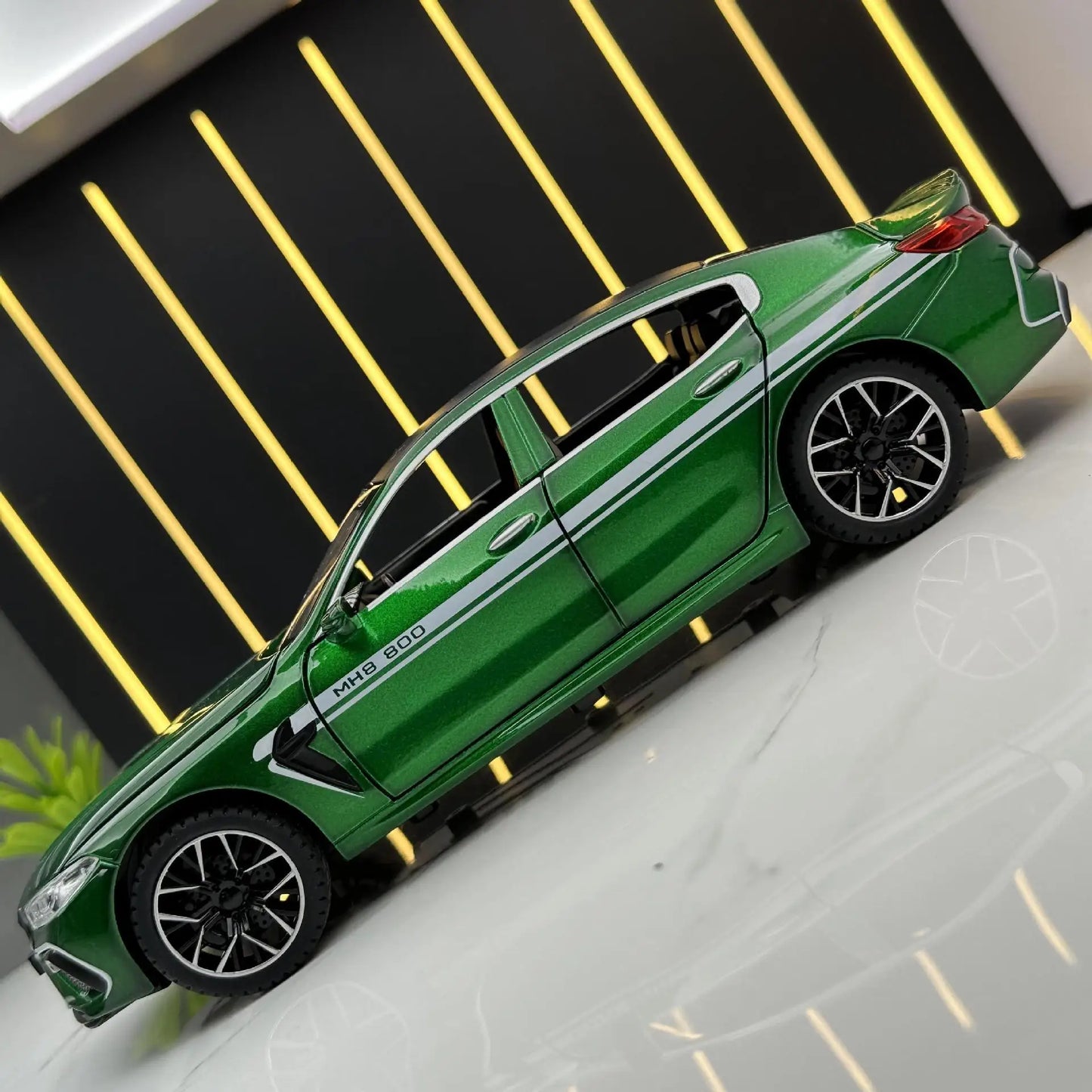 Model BMW M8 Manhart 1:24