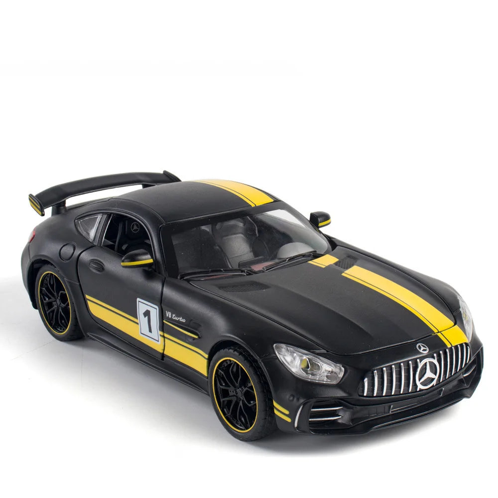Model Mercedes Benz AMG GTR 1:24