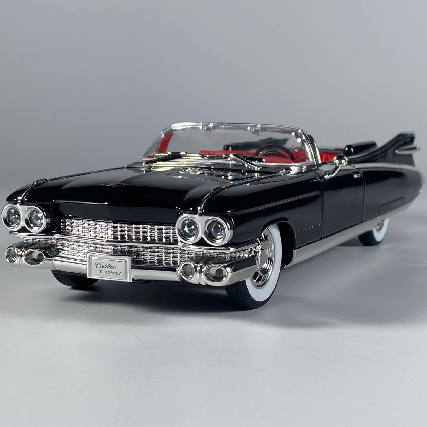 Cadillac Eldorado 1:24 – klasyczny metalowy model kolekcjonerski z LED