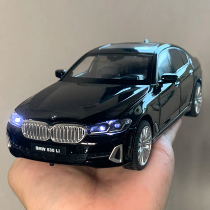 BMW 530Li 1:24 – luksusowy metalowy model kolekcjonerski z LED