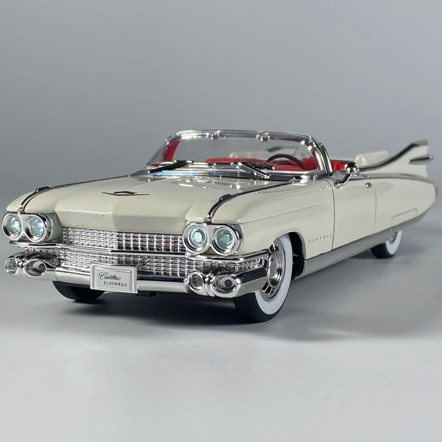 Cadillac Eldorado 1:24 – klasyczny metalowy model kolekcjonerski z LED