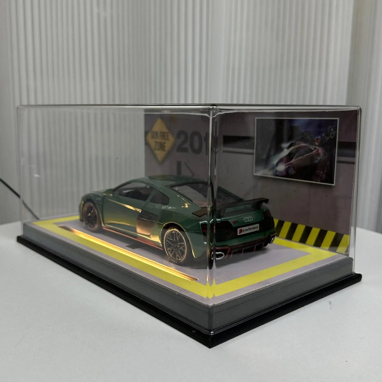 Gablotka kolekcjonerska Premium 1:24 – ekspozycja modeli z LED / bez LED