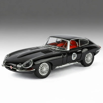 Jaguar E-Type 1:24 – metalowy model kolekcjonerski z oświetleniem LED