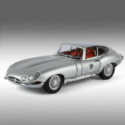 Jaguar E-Type 1:24 – metalowy model kolekcjonerski z oświetleniem LED