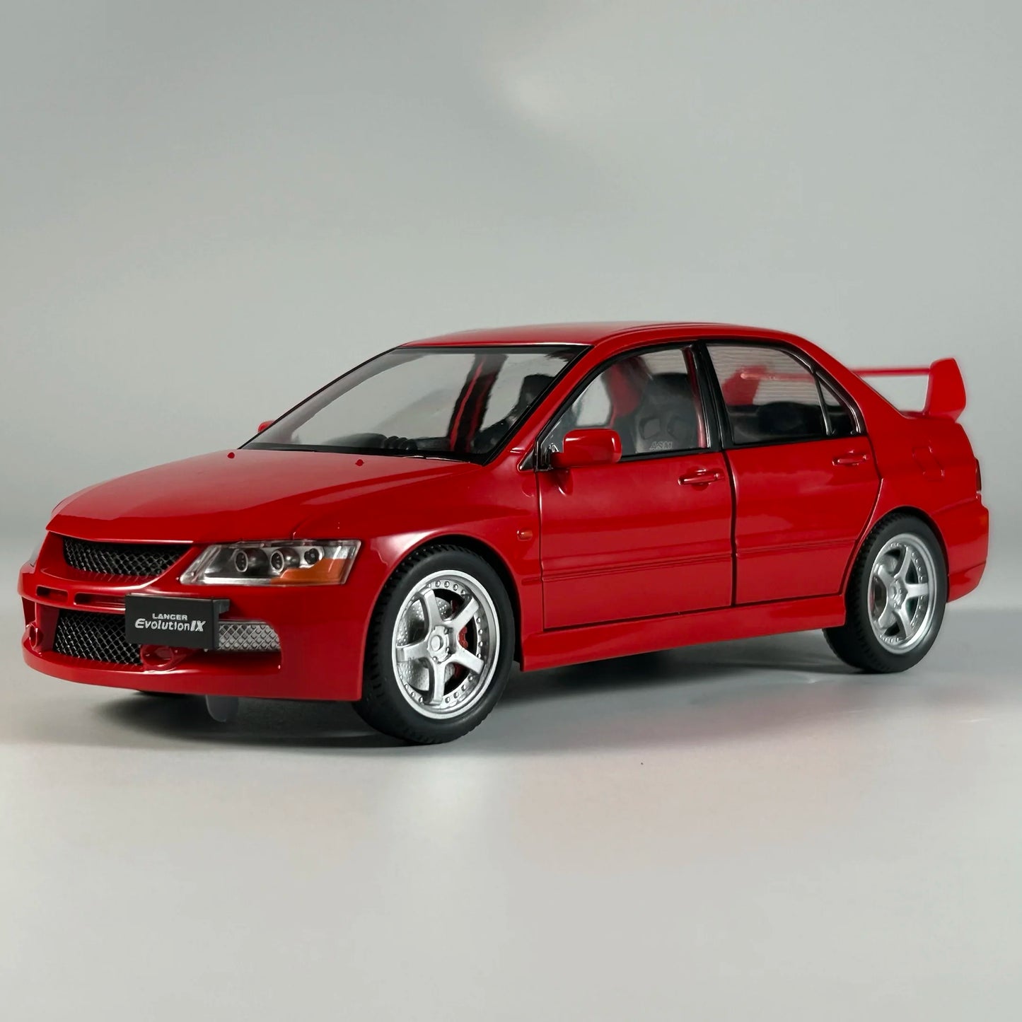 Mitsubishi Lancer Evolution IX 1:24 – kultowy JDM model kolekcjonerski z LED