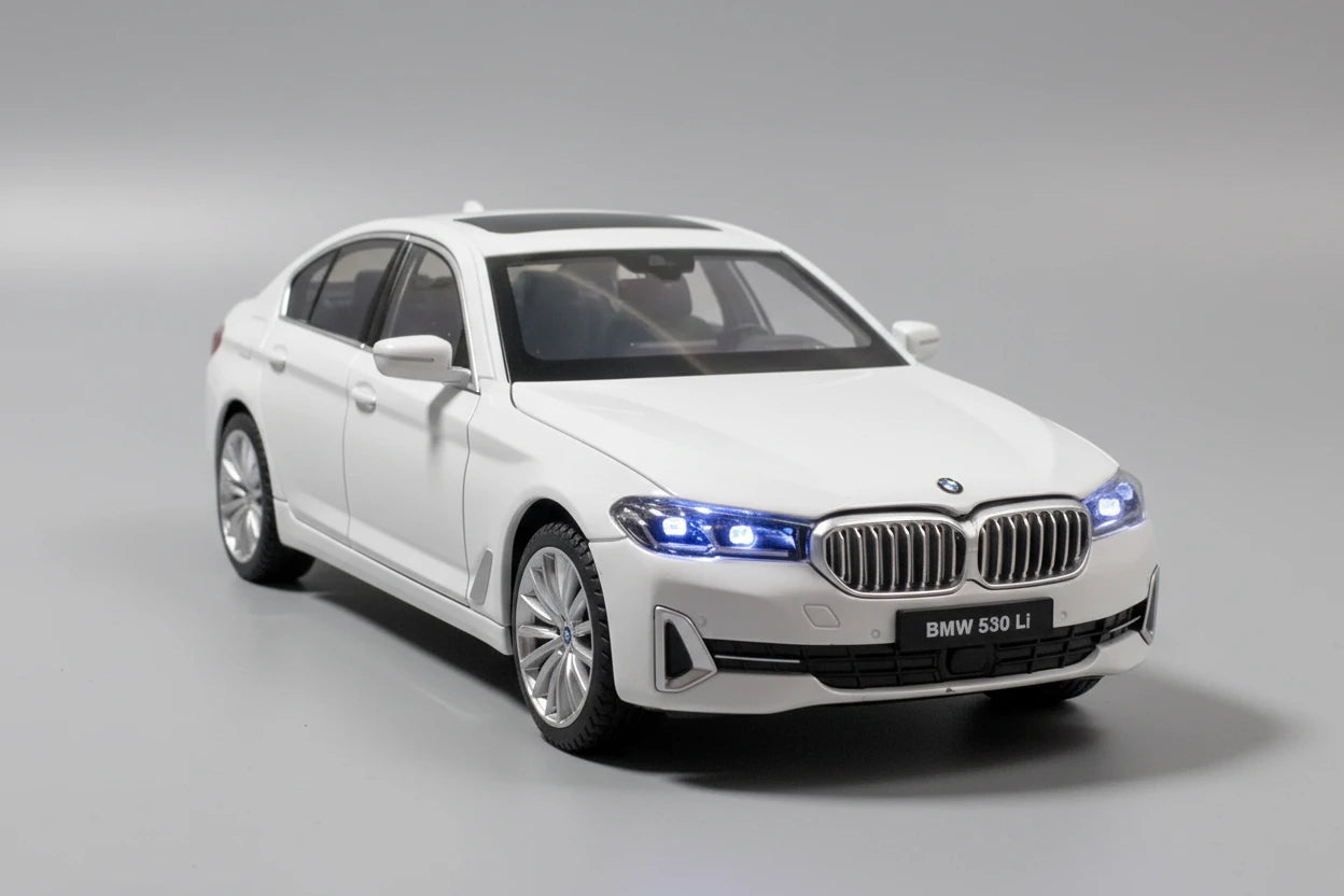 BMW 530Li 1:24 – luksusowy metalowy model kolekcjonerski z LED